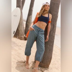 NWT FREE PEOPLE MOVEMENT FOR REAL CROP PANTS